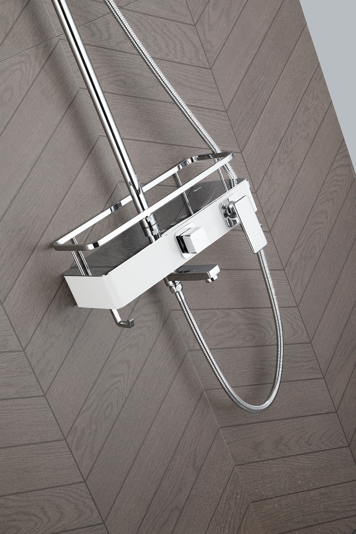 Смеситель Lemark Tropic LM7013C для ванны и душа с регулируемой высотой штанги и верхней душевой лейкой "Тропический дождь"