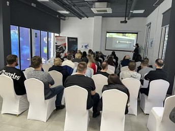 Конференция лучших продавцов во Владивостоке: новинки, награды и кёрлинг на льду